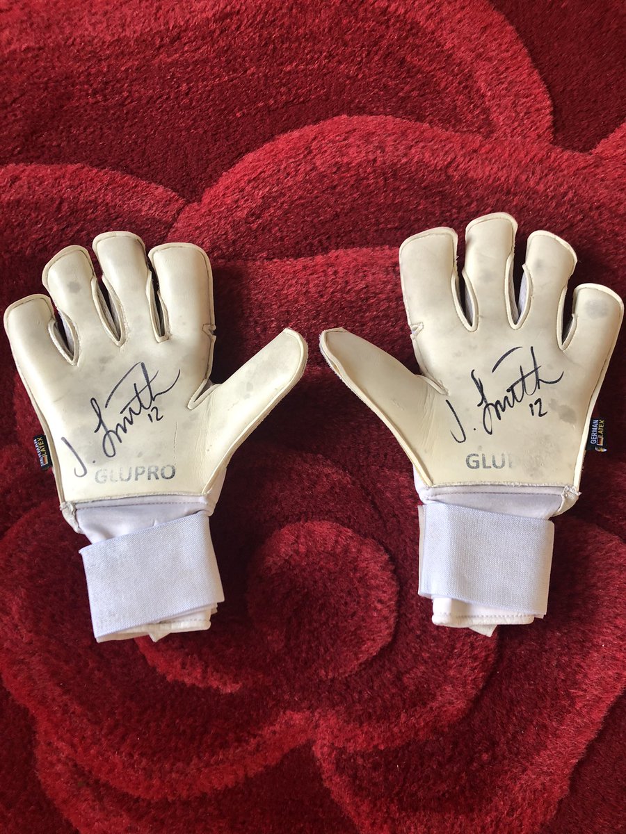 ncfcjones9's tweet photo. AUCTION.
Signed Nottingham Forest shirt. 
Signed @JordanGKSmith gloves.  
Ends Tuesday 14th 5pm. 
Highest bid currently: £100

All money raised to go to @NHSuk 

@NFFC @Official_NFSC @NFFC_live @BBCRNS @keithbw81 @littleleod @JLolley23 @aerialsian @dillon19nffc @karljhudson https://t.co/OYkQXZO7Mk