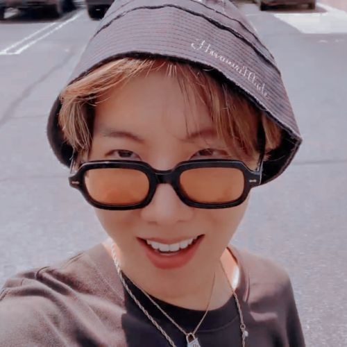 HOBI PRETTYgot this from moot hehe