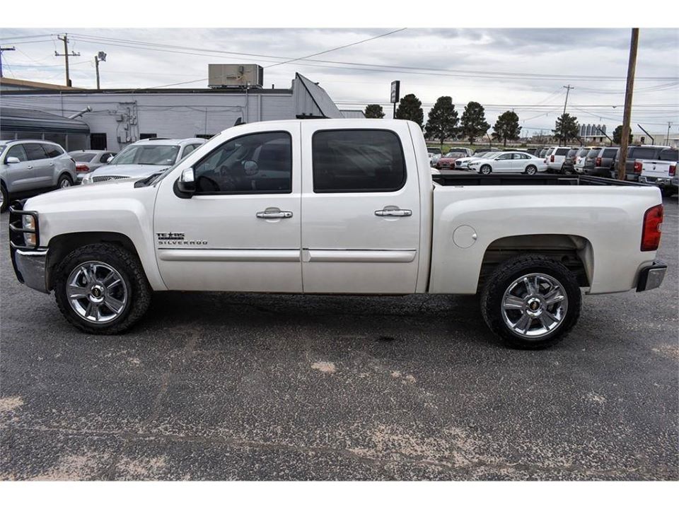 DirectAutoplex's tweet photo. Looking for a hardworking and dependable truck? Our 2012 #Chevrolet #Silverado #1500LT will not disappoint! Details: https://t.co/hrvUBfhMD3 https://t.co/YiZGpSvb4K