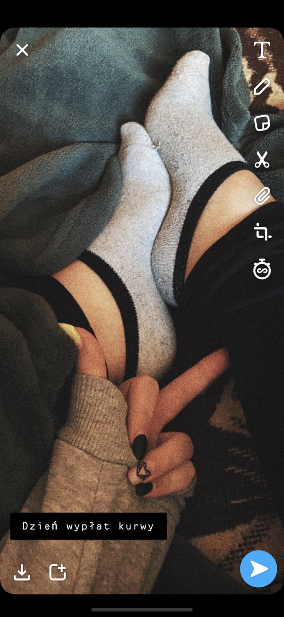 OliwkaLady's tweet photo. Dziś dzień waszych wypłat głupie jebane parobki zgłaszać się z blikami 🖕🏻🖕🏻#findomqueen #findomgodess #feets #feetpig #feetoftwitter https://t.co/SVjcFcpwYx