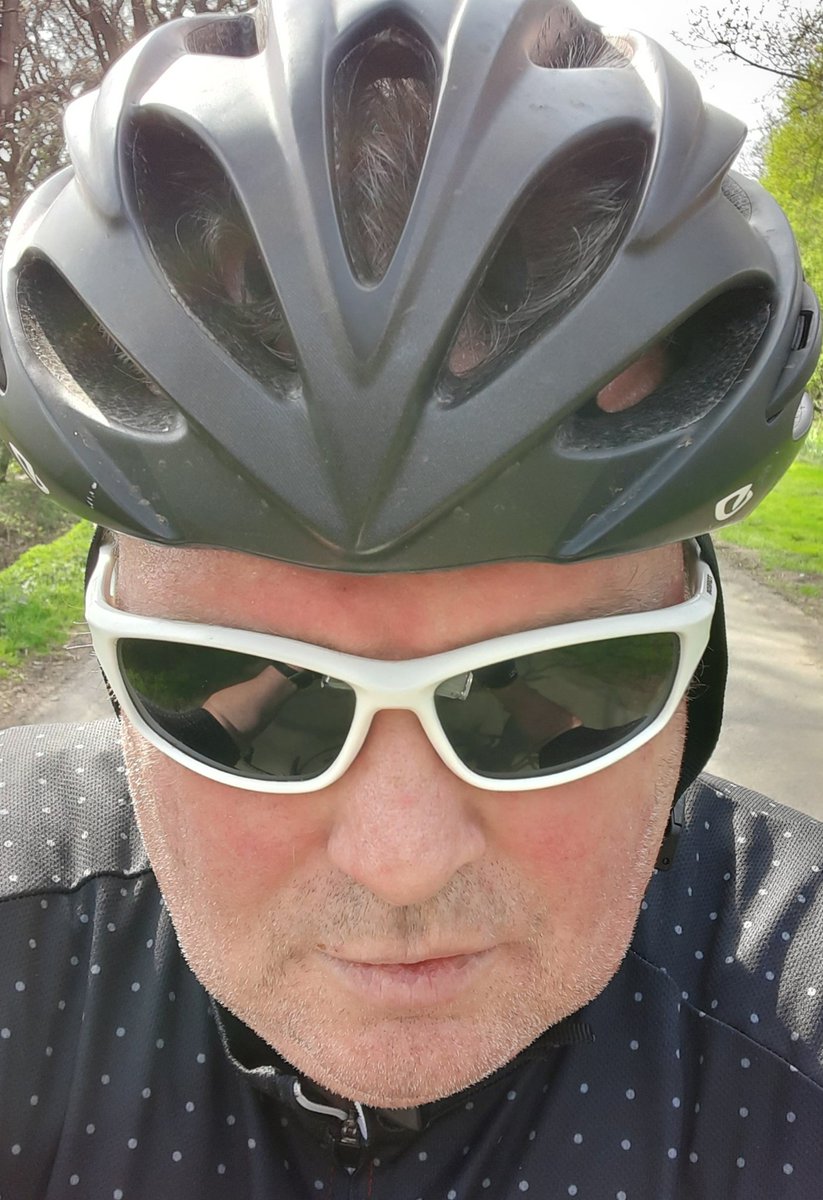 ukelelejones's tweet photo. Boris Breakout#8... Lord B'stard of Arley shuts the gates... Doesn't put Solo Pinarello off having a Good Friday 🐣🐣🐣🤩 Uke 🚴‍♂️🚴‍♂️🚴‍♂️🤩😎🌟🌻 #GreatToBeOut #Cycling #CardioClub #StunningCheshire #HappyEaster https://t.co/t8H7Bcd3ws