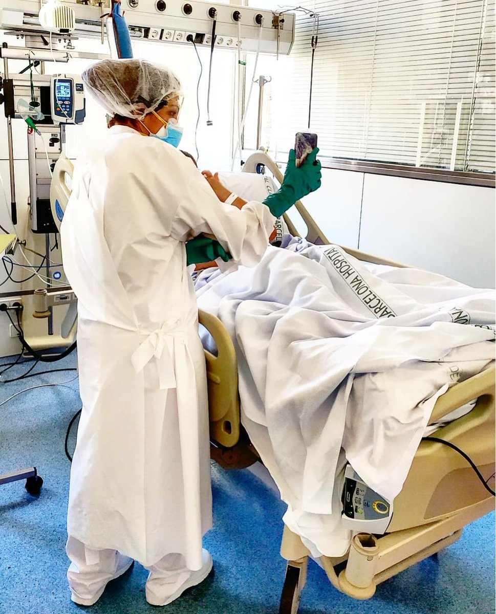 Educadors/es Socials, Treballadores Socials, Psicòlogues i Psiquiatres formen l'equip d'Escurçant Distàncies de <a href="/hospitalclinic/">Hospital Clínic</a> . Connectant families. <a href="/ceesc_cat/">ceesc_cat</a> #COVID19 #coronavirus