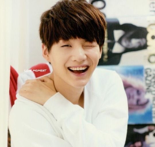 Guess what time it is. It’s missing Yoongi hours. So here’s a thread of his gummy smile.