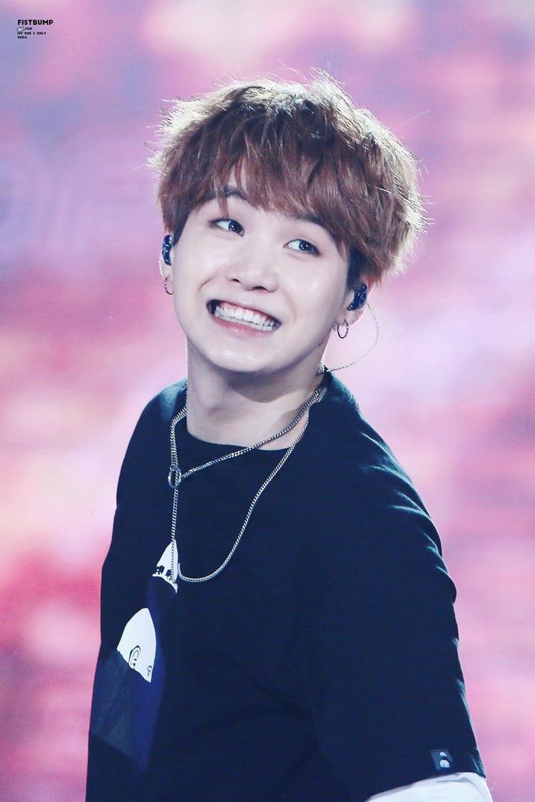 Guess what time it is. It’s missing Yoongi hours. So here’s a thread of his gummy smile.