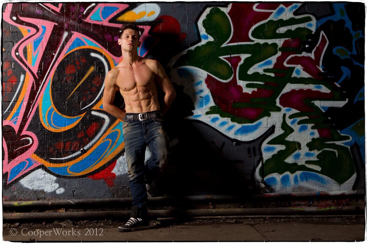 HenryByalikov's tweet image. 8 years ago today - This was just before I decided to take a leap of faith to move to the US. Glad I did...This was also a time when you would never catch me with a shirt on, just like now #Quarantine #QuarantineLife #LifeChanges #ShirtsMustBeWorn