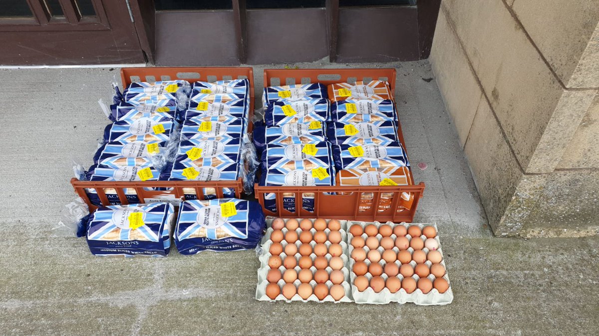 One of oor awfy kind Sergeants has left this at the front of the station for anyone that may need them!
#EssentialsForOorCommunity
#HelpYersel
#NayCatch
#BeKind
#HappyEaster
#MonTheMethilPopo