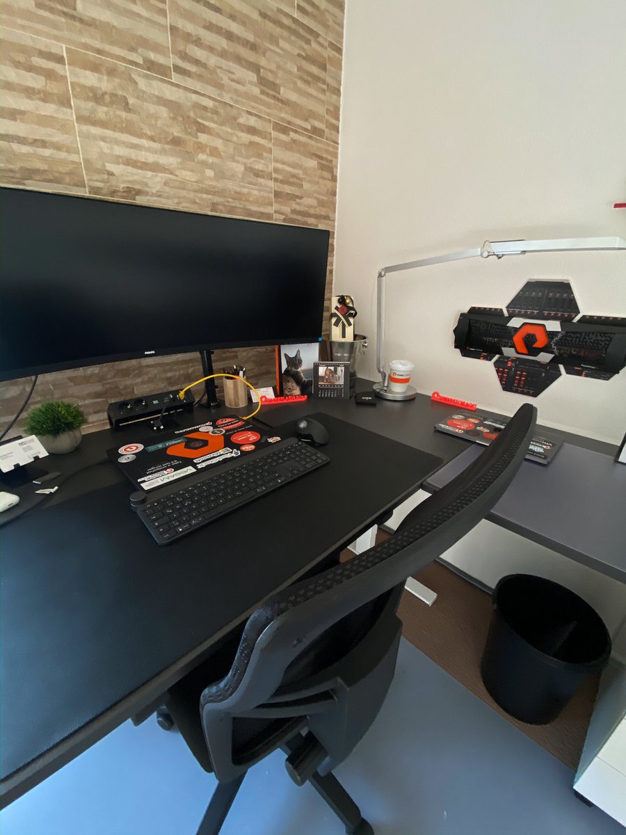 marcelduessil's tweet image. I did it. My personal homeoffice racked @PureStorage FlashArray //m. Next step: a bright logo. Happy easter to everyone. Stay well and take care of yourselves. #homeoffice #FlashArray #m