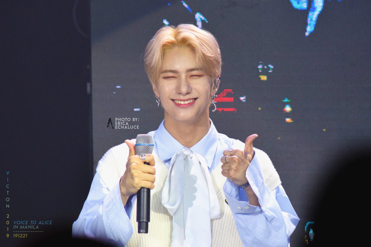 AKALabel_'s tweet photo. 191221 VICTON 1st Asia Tour "VOICE TO ALICE" in Manila 2019
날빛 ✨✨🌞🌞
#VICTON #빅톤 #SEUNGSIK #승식 #강승식 #VOICE_TO_ALICE #VOICETOALICE #VoicetoAliceinMNL #VICTONinMNL #AKALabel https://t.co/NZTV66keX0