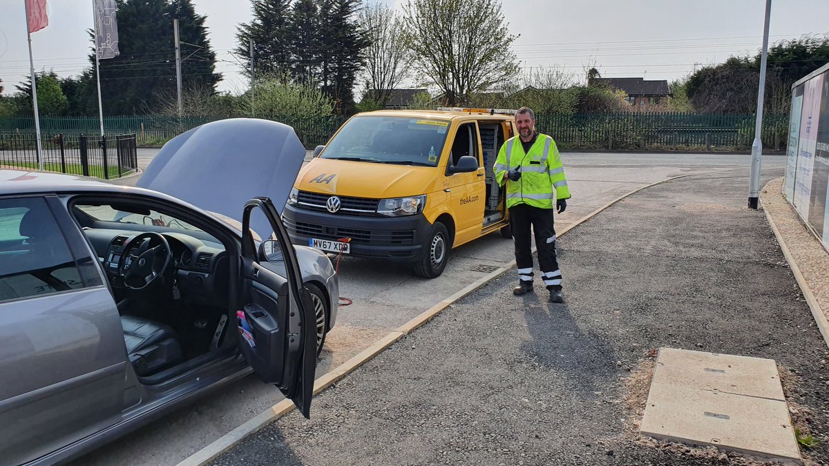 JohnnyVegasReal's tweet photo. Huge thanks to another hero who came to the rescue later today, Colin, and all @TheAA_UK out supporting those who need to travel for frontline work or community aid. Much appreciated, cheers! 
🌈💚👍🏼 https://t.co/3QscaMsc67