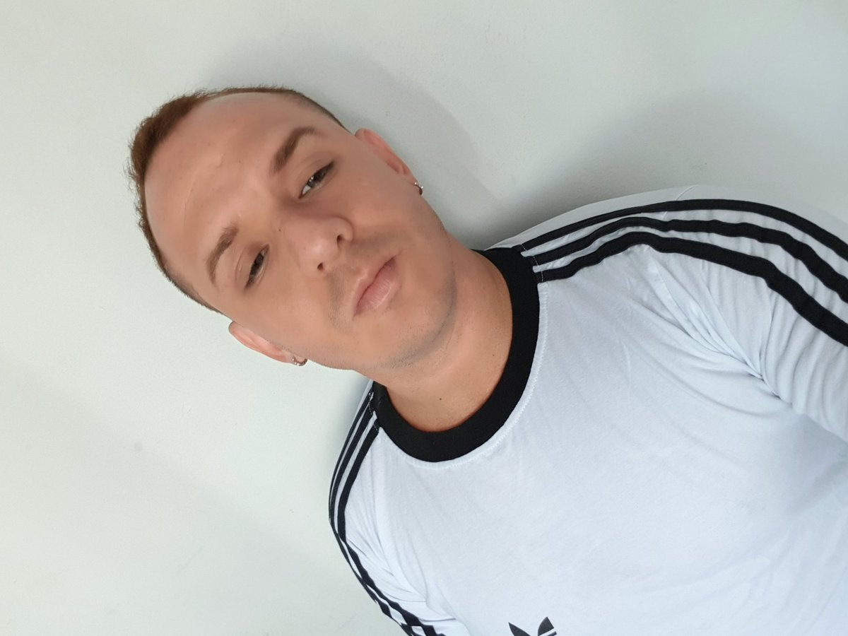 nelsonj_13's tweet photo. #ArgentinaUnida #BuenViernes #ViernesSanto #GraciasCientíficos #quarentenaLGBTQ #gaysolo #superfan https://t.co/EIQh2celOb