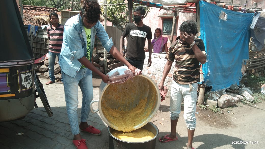 AnjaneyaTrust's tweet photo. भोग वितरण https://t.co/yvVJaVPnNb