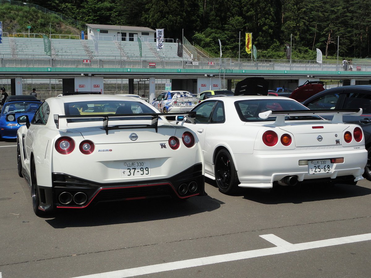 佐藤 竜也 Twitterissa 4灯の日 歴代スカイラインやgt Rを象徴するアイコンですよね 個人的にr35購入時に付いてた前期テールもbnr34のnismogtテールと似た発光パターンが好きでした 後期のledリング形状も存在感があって格好いいですよね いつまでも伝統として残し 佐藤 竜也 Twitterissa 4灯の日 歴代スカイラインやgt Rを象徴するアイコンですよね 個人的にr35購入時に付いてた前期テールもbnr34のnismogtテールと似た発光パターンが好きでした 後期のledリング形状も存在感があって格好いいですよね いつまでも伝統として残し