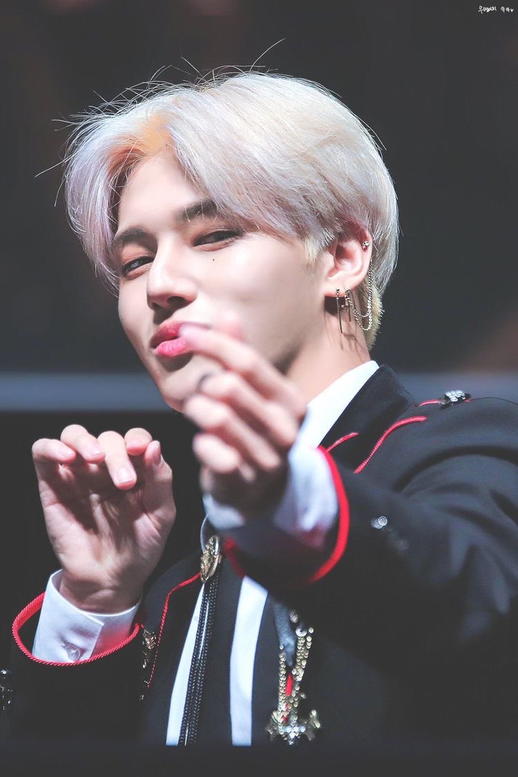 Wooyoung’s blonde hair {a thread}