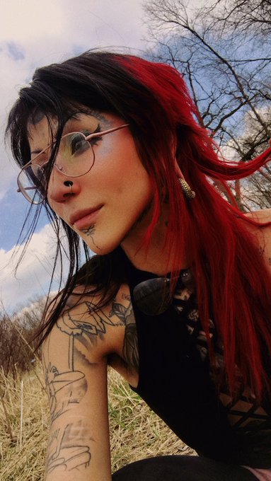 Elysiiia’s pics and videos