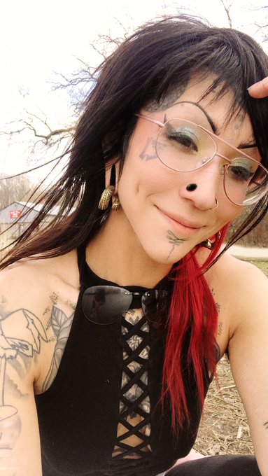 Elysiiia’s pics and videos