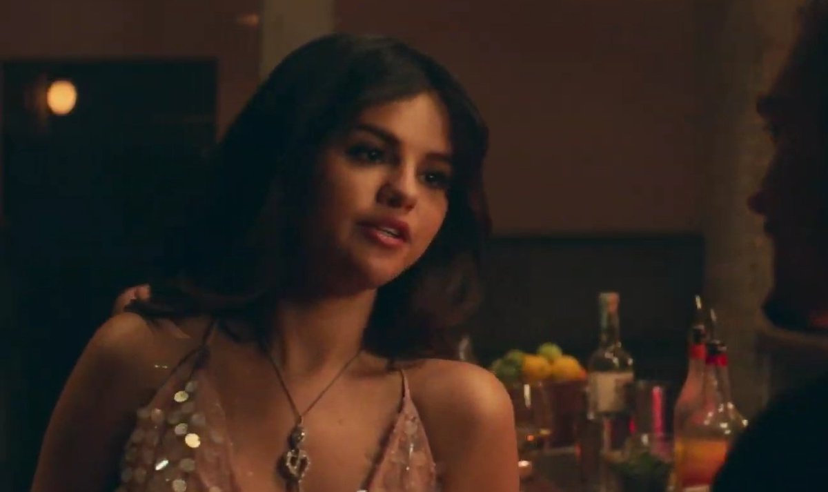selenacaffeine's tweet photo. bueno podemos apreciar la BELLEZA de selena es que no me deja de sorprender

#SelenasNewBoyfriend https://t.co/xAbGMXkA1T