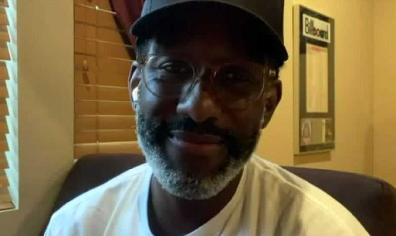 ktlaENT's tweet photo. Beware! @BoyzIIMen singer @ShawnStockman just dropped major baby-making music... don't say you weren't warned! We love the soothing sounds on his new album "Foreword" out today today! #MotownPhilly #NotTheEndOfTheRoad
https://t.co/qBys0MoSYK https://t.co/wkZWUP4MWI