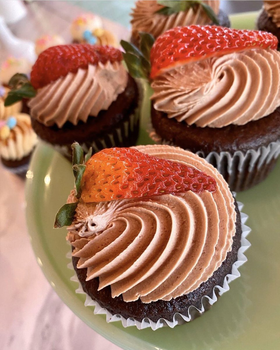 ShopEW's tweet photo. Taste by Spellbound is OPEN today until 2. Pick up these pretty cupcakes for your Easter celebration! Try vanilla, berry pop tart, chocolate vanilla, Oreo birthday cake, doh le chocolate, salted caramel &amp; strawberry Nutella🧁
#tastebyspellbound #cupcakes #easter #desserts #pickup https://t.co/R0wDlEJQq5
