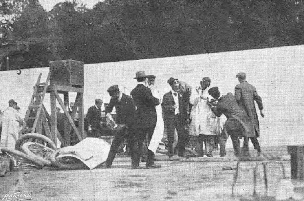 autocar's tweet photo. Back in 1907, Selwyn Francis Edge christened Brooklands by averaging 65mph for 24 hours in a Napier - and Autocar was there to report it https://t.co/BWOw5Irmim https://t.co/8GGaRXBlox