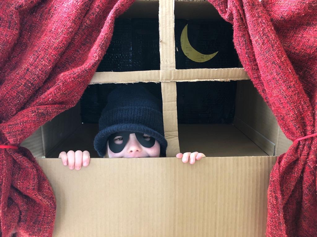 SJCottton's tweet photo. Challenge accepted @John_Beattie_ @7Stories. #BurglarBill by Janet &amp; Allan Ahlberg @PuffinBooks. An all time family favourite! #Kidsbooksinquarantine #boglaboll #runfrit https://t.co/ZCtxxF9Ufy