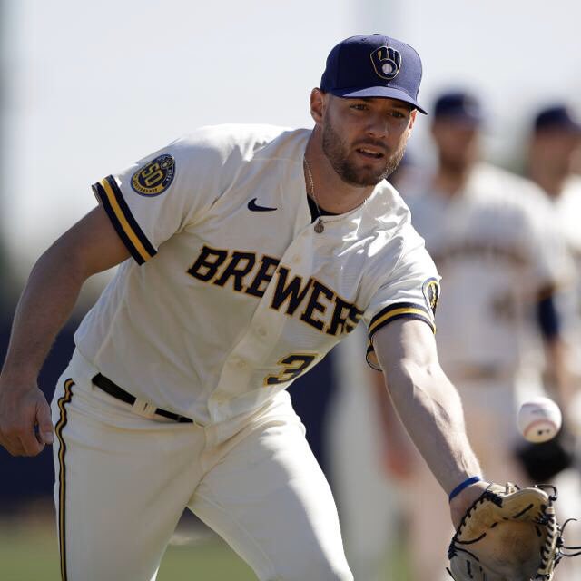 Today’s nugget from the 2020  @Brewers media guide: @AdrianHouser12’s cousin, Bob Davis, was a big league catcher from 1973-81 with San Diego (1973, ‘75-78), Toronto (1979-80) and California (1981). #ThisIsMyCrew