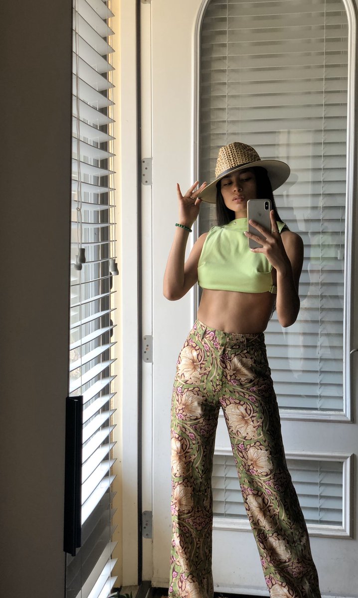 pimpmama_g's tweet photo. Come over, it’s greener 💚 https://t.co/HowRZEbMla
