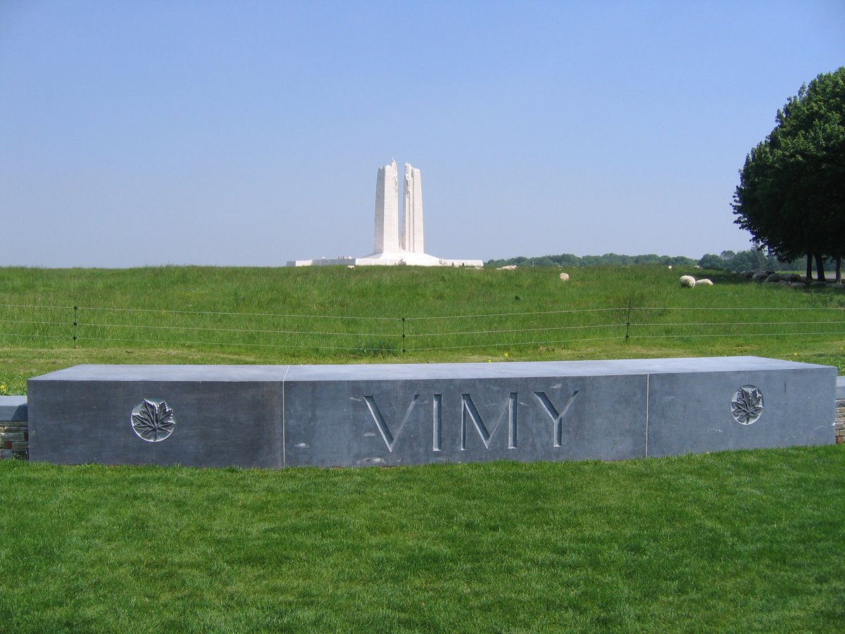 While we can't visit Vimy right now, we can take a virtual tour of the Canadian National Vimy Memorial. A Thread.
#Vimy #VimyRidgeDay #WW1 #FWW 
[All photos taken by me unless otherwise noted]