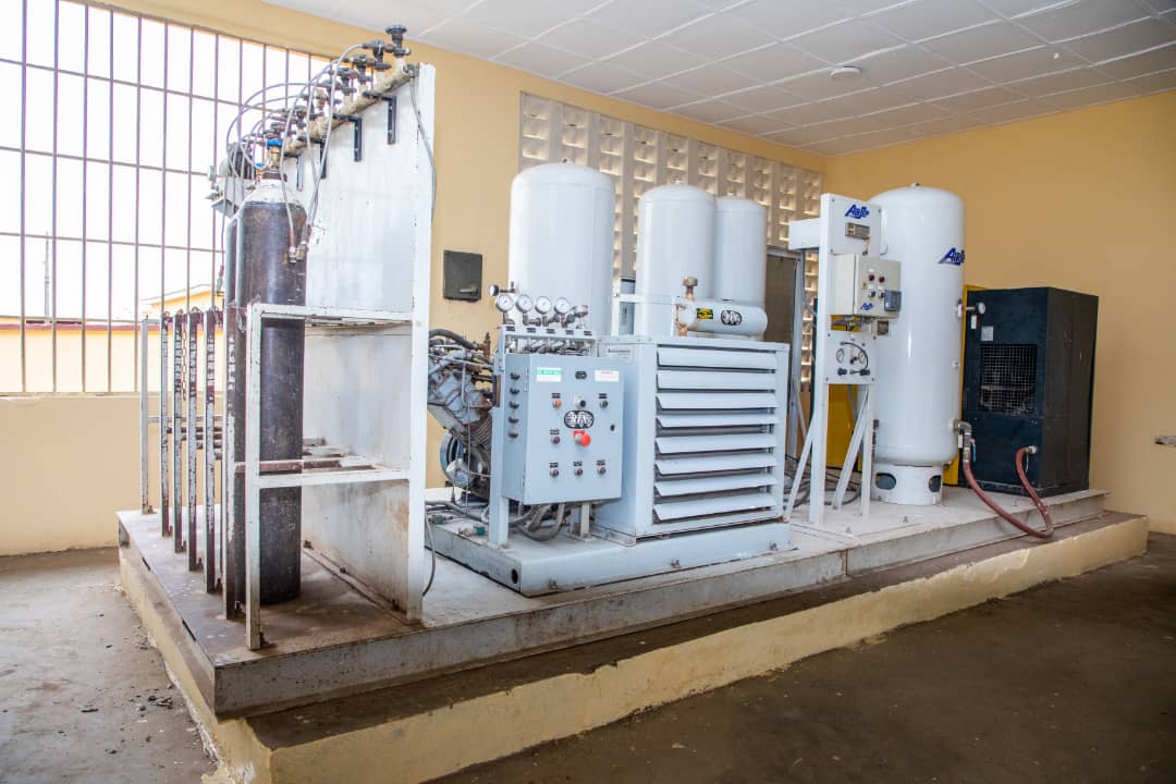 followKWSG's tweet photo. Governor @RealAARahman  has refurbished the state’s oxygen plant, over nine years after it last functioned at usable capacity. The revamped facility bolsters Kwara’s capabilities to manage #COVIDー19  patients who may require ventilators for a lifeline. #Covid19KwaraUpdate https://t.co/pNXcyDyGyx