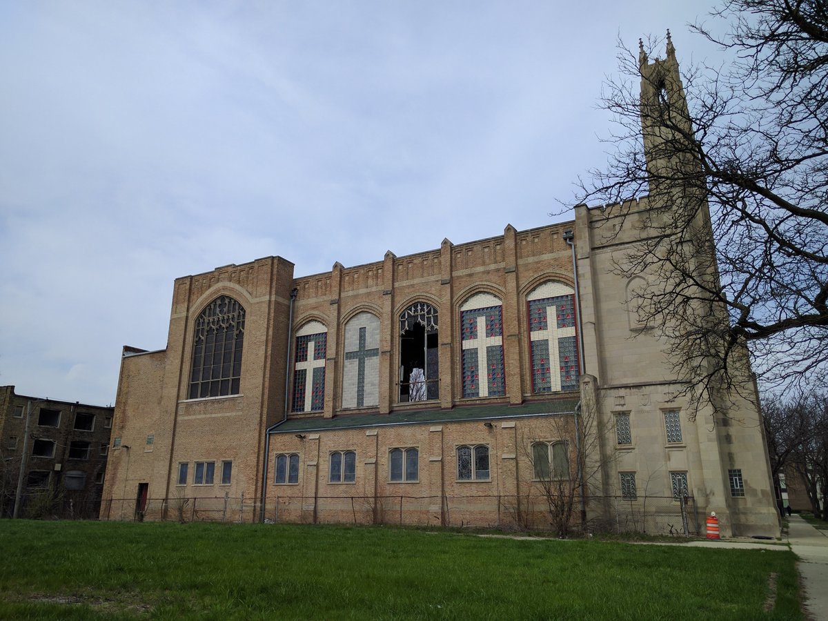 Drive down went quickly - little traffic on Good Friday. Found a spot in 6400 S Harvard in front of the Our Redeemer Lutheran ecclesial community building, whose decay is an apt metaphor for the heresy of protestantism