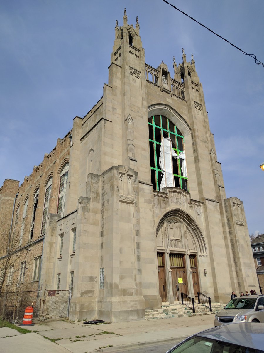Drive down went quickly - little traffic on Good Friday. Found a spot in 6400 S Harvard in front of the Our Redeemer Lutheran ecclesial community building, whose decay is an apt metaphor for the heresy of protestantism