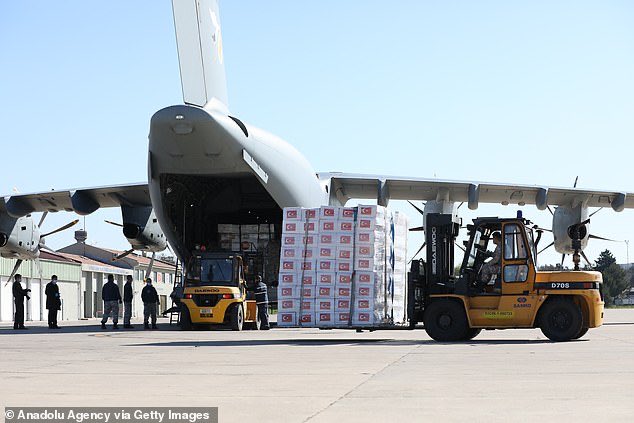 DhikrandSalawat's tweet photo. Turkey sends planeloads of emergency equipment and personal protective equipment to UK. 

The items were sent in boxes displaying the words of 13th century Sufi Poet Jalaluddin Rumi:
‘There is hope after despair and many suns after darkness.'

#Rumi 
#ThankYouTurkey https://t.co/MSPostvoDB