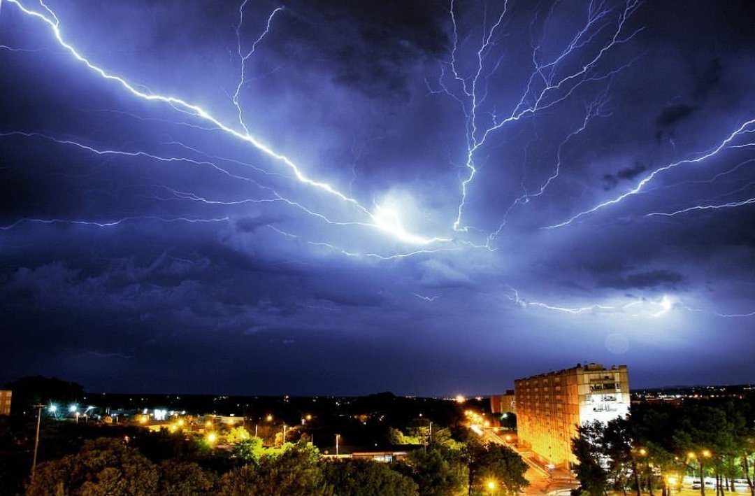 Lerefs143_'s tweet photo. Soireé électrique 💥🌩⚡
.
#photography #photo #stormday #lighting #Nimes #Nikon #lerefs https://t.co/T1R3ckmIX0