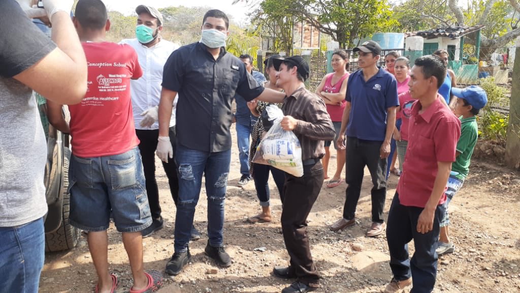 H92Yefry's tweet photo. @elheraldoco @LaTribunahn @JuanOrlandoH Sin Necesidad de Politizar el País, solo es tener Voluntad  y Amor al Prójimos #500 Bolsas eh compartido y sin nada a cambio más de 500 familias Felicites https://t.co/cKyA2Db0le