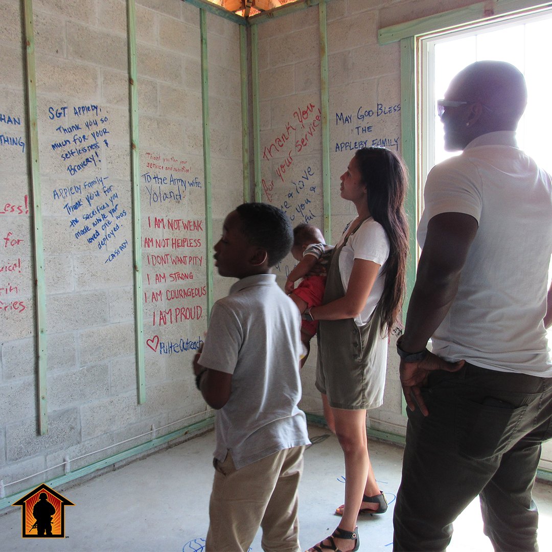 #FBF: We absolutely love how our #NotesOfLove event moves our families.💙 This time last year U.S. #Army SGT Howard Appleby's new community welcomed his family to the neighborhood with the help of <a href="/PulteHomes/">Pulte Homes</a> <a href="/BuiltToHonor/">Built to Honor</a>.