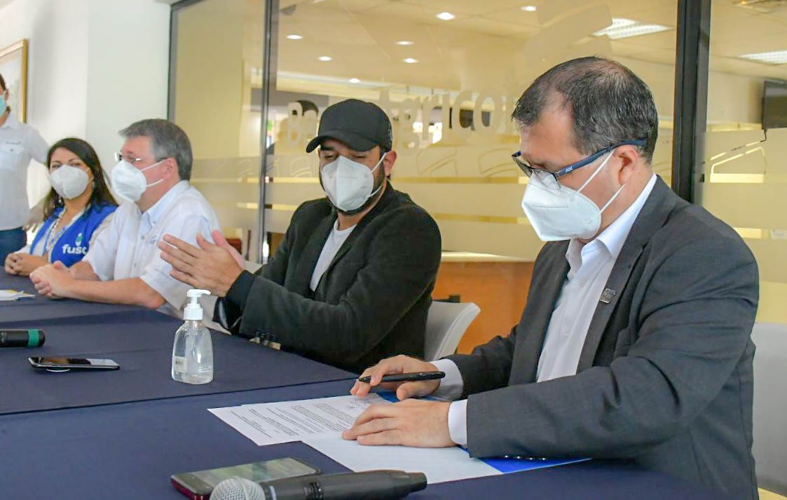 Estas pruebas, valoradas en más $250,000 serán usadas en la red de hospitales nacionales y centros de cuarentena, dice el viceministro de <a href="/SaludSV/">Ministerio de Salud</a>, Carlos Alvarenga. Agrega que "este es un llamado a las empresas y a la sociedad misma para trabajar unidos contra el #COVID19".