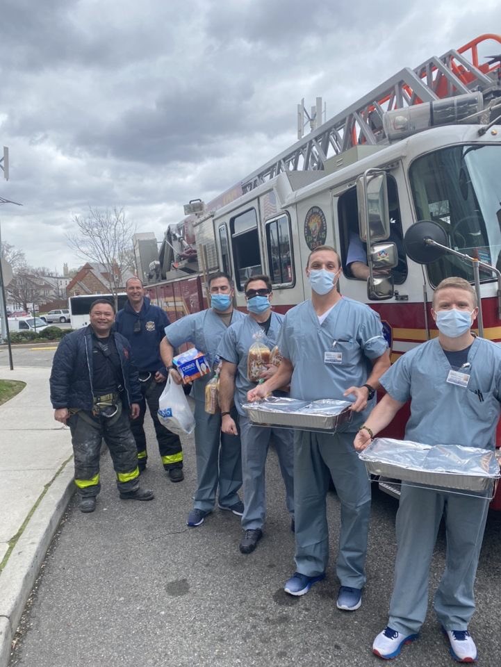 FDNY's tweet photo. FDNY #Engine315 and #Ladder125 offered a meal, and their gratitude, to @usairforce doctors, nurses, and respiratory therapists who are working to save lives at @NYCHealthSystem Queens during the city's response to COVID-19 https://t.co/i7Jx3sQpCe