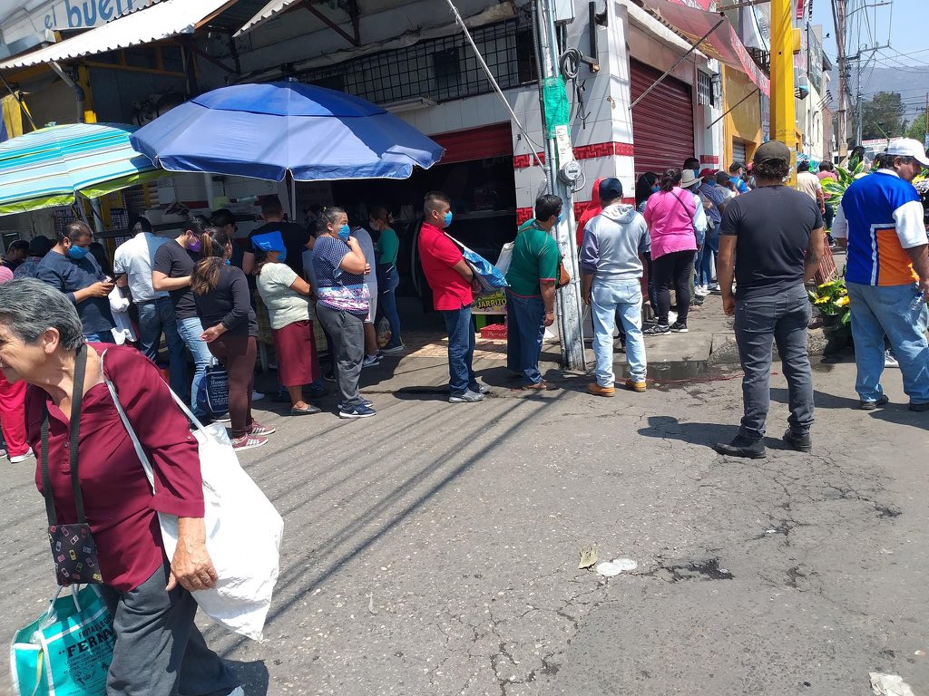 Pachuqueños abarrotan Central de Abasto este Viernes Santo