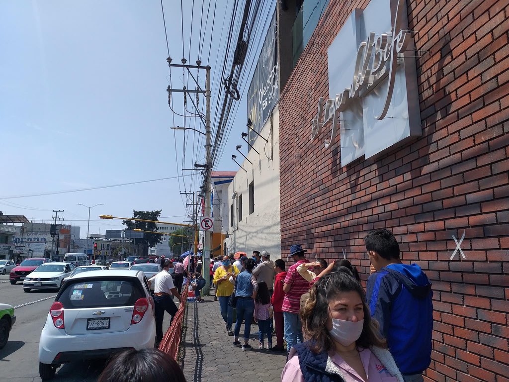 Pachuqueños abarrotan Central de Abasto este Viernes Santo