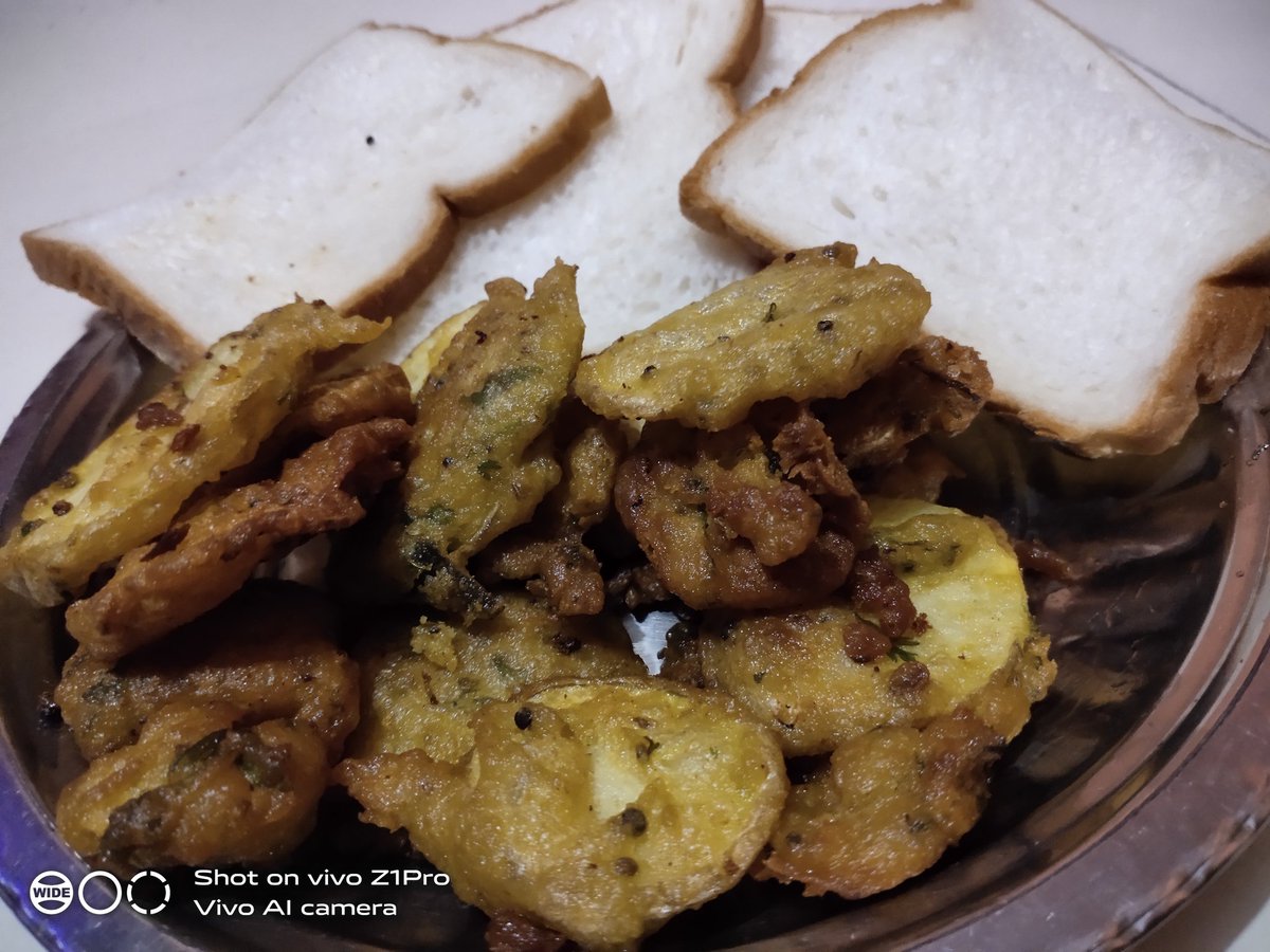Aniketw1551's tweet photo. @TheIndusValley2 Batata vada and batata bhaji 
Dry pasta with maggi 
(Not a good cook . Just a beginner 😅) 
#NaturalCookware
@TheIndusValley2 
Join 
@snow_man_14 @Sana_Tokre @Aaravsingh28 @sanjeev_mahto_ @karan875 https://t.co/5Fb1uVUdS2
