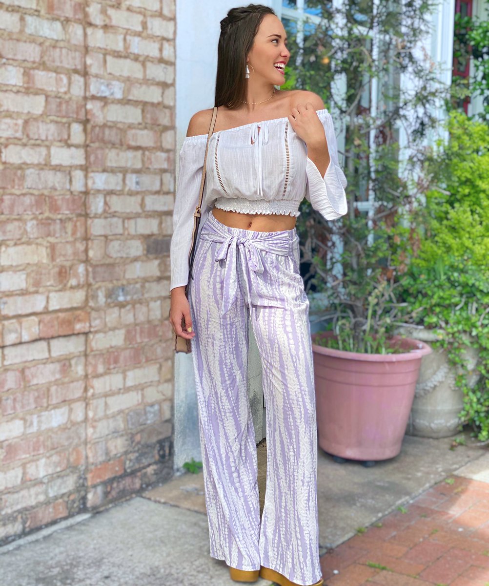 AZWELLinBAMA's tweet photo. It’s a great day to stop and checkout https://t.co/A0ky8Dxs1b 

Click the link in our bio to shop this look

#shopazwell #ootd #spring https://t.co/VAQ89l3FAg