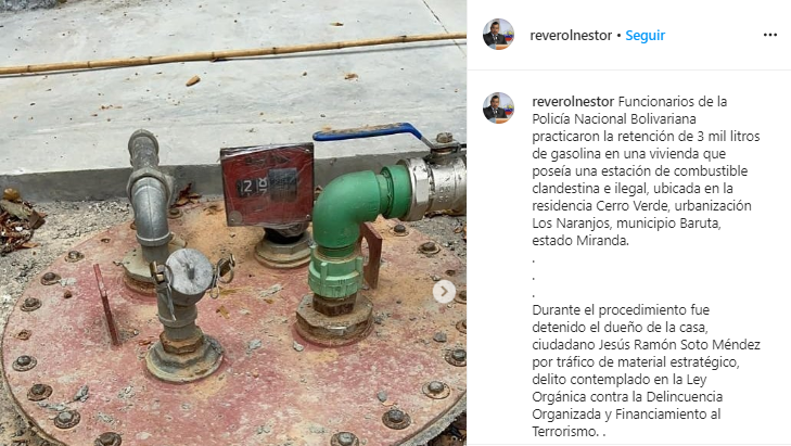 Gbastidas's tweet photo. Venezuela, el país donde alguien tiene la capacidad de montar una estación de servicio clandestina en su casa, con 3 mil litros de gasolina almacenados, en medio de una aguda escasez de combustible. https://t.co/uYvqRhUbqC