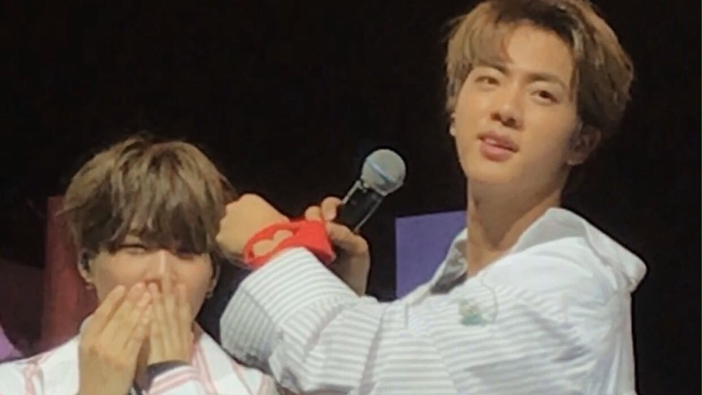 Yoongi’s reaction to seokjin’s heart events are absolutely devastating