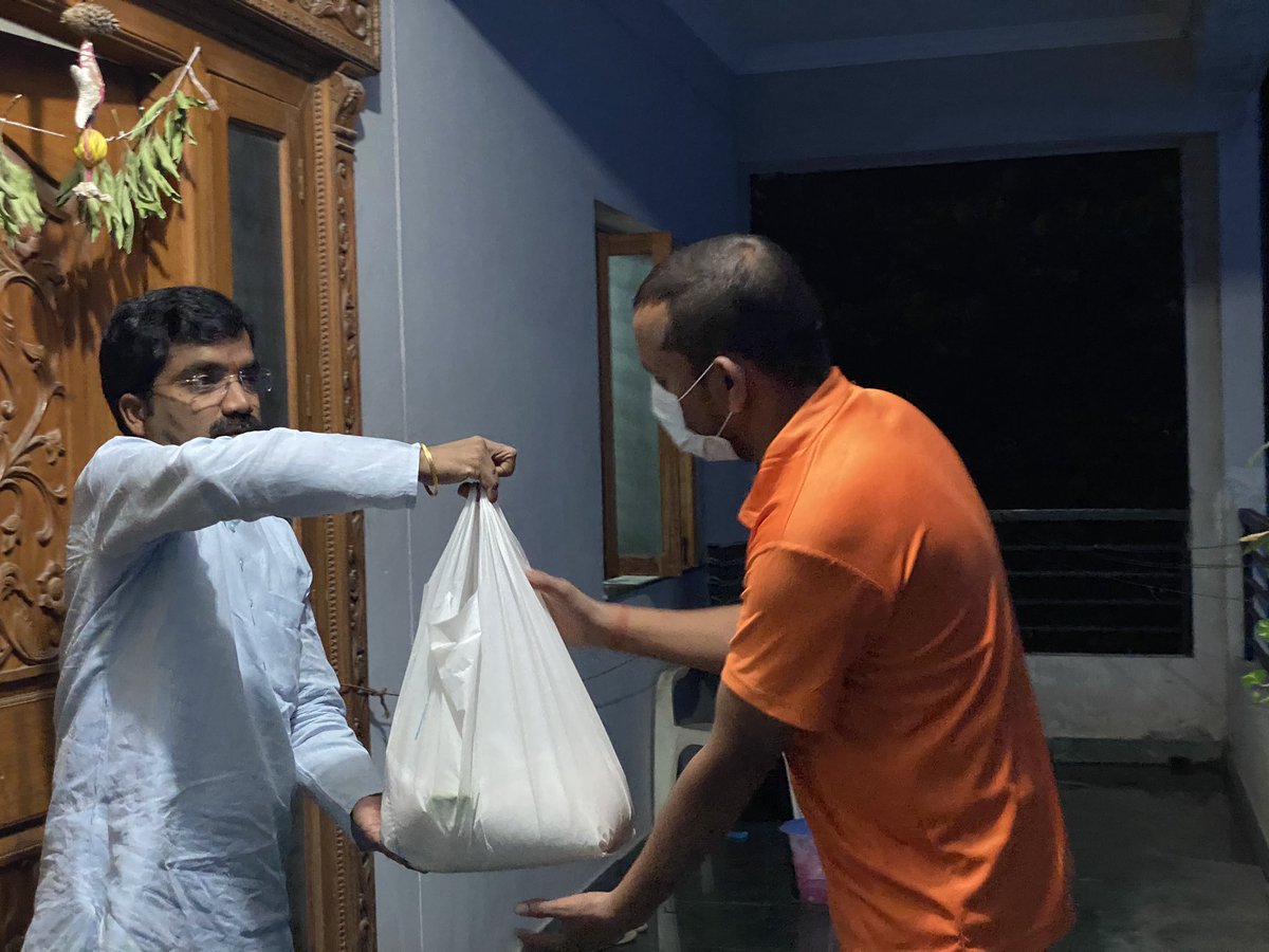 NuneBalrajBjp's tweet image. Today also distributed #Modikits through our karyakarthas #FeedTheNeedy and handed over #ThankYouCoronaWarriors letter to Medical Nursing Staff

@NarendraModi @JPNadda @blsanthosh @bandisanjay_bjp @manthriji @BJP4India @BJP4Telangana