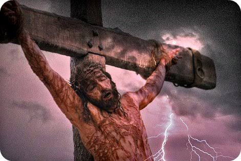 Jovens_catolics's tweet image. 14h - Jesus morre na cruz Havendo Jesus tomado do vinagre, disse: Tudo está consumado. (Jo 19,30) “Jesus deu então um grande brado e disse: Pai, nas tuas mãos entrego o meu espírito.” (Lc 23,46)