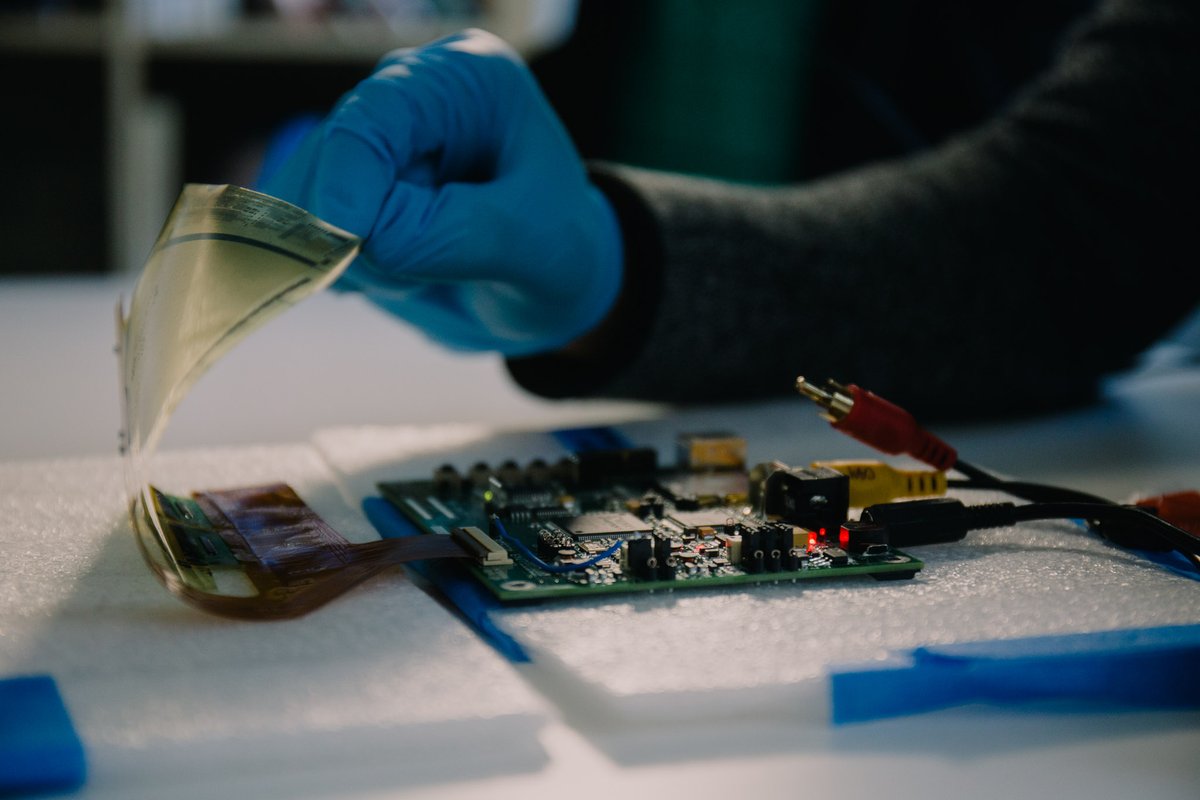 omniply's tweet photo. Did you know that Omniply leverages a unique fabrication tech?

It allows any high performance, high resolution thin film device to be fabricated on flexible substrates such as displays but also demonstrates Greenhouse gas reduction potential. https://t.co/iQCJXPAgfz
