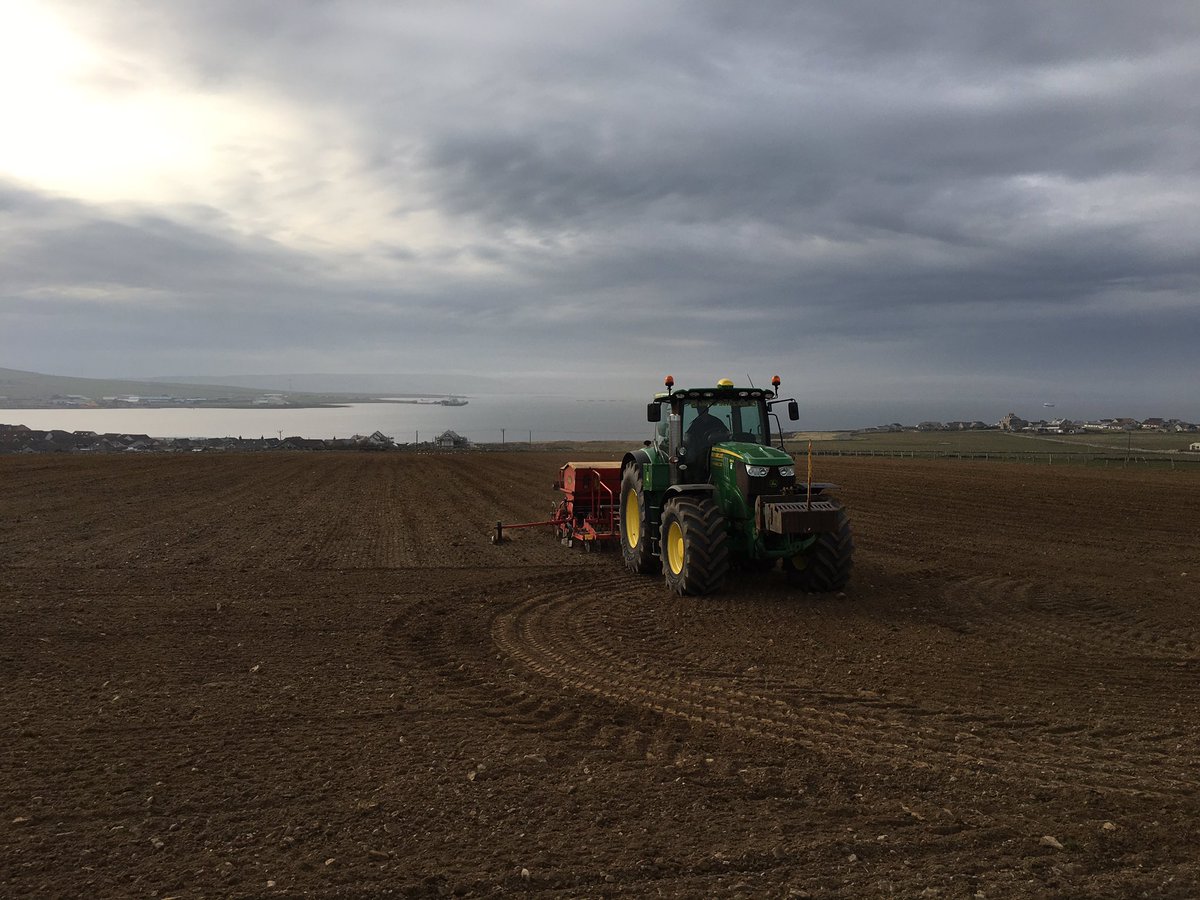 johnewishart's tweet photo. @Bruichladdich Getting the 2020 Bere crop in at the moment 🥃🥃👍 https://t.co/hHrzdgt6WX