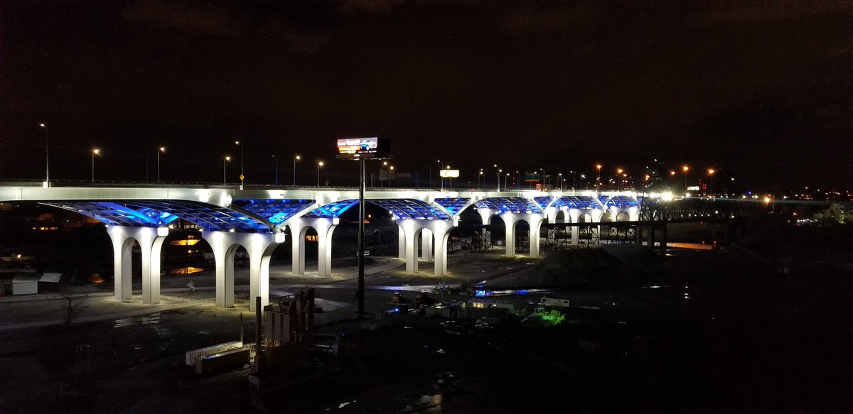 GovMikeDeWine's tweet photo. Last night, many buildings and bridges throughout #Ohio were 🔹blue🔹 to support our essential workers on the frontlines. To all our essential workers: #ThankYou for all that you do, today and everyday.  

@ODOT_Statewide 
#InThisTogetherOhio
#LightItBlue https://t.co/9rW5aUf4Nb