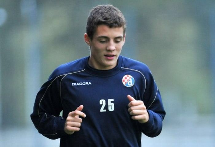 Mateo started playing football at an Austrian club called LASK Linz. He also played for the Croatian national youth teams. He then joined the Dinamo Zagreb academy in 2007 and made his debut for the first team in 2010. 1/11