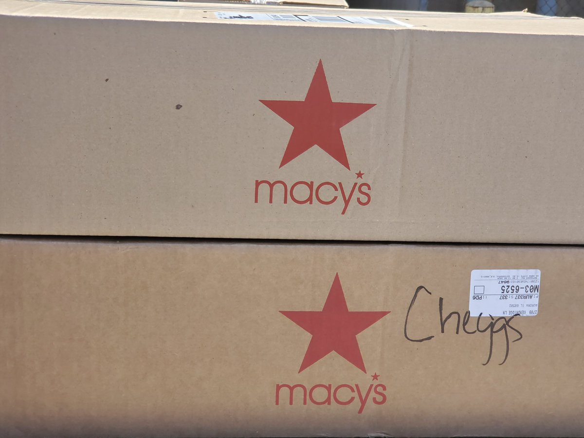 sd129's tweet photo. Monday just sweeter! 🍭 

Macy’s at Fox valley Mall are donating Easter candy which we will include in this Monday’s lunches at our food distribution centers. A big thank you to Mary Cantizone, another great example of Aurora businesses bringing joy during this tough time! 🐰 https://t.co/d8ZqriLqHd