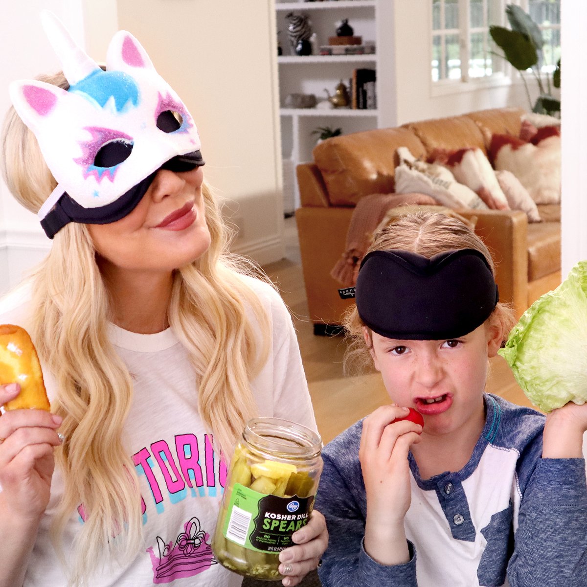 torispelling's tweet image. Mom life hack: if your kid is a picky eater, play this blindfold taste test game with them! 😉 #TasteTestChallenge #ToriTriedandTrue @ToriTriedTrue bit.ly/TTTtaste